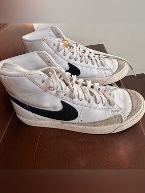 NIKE